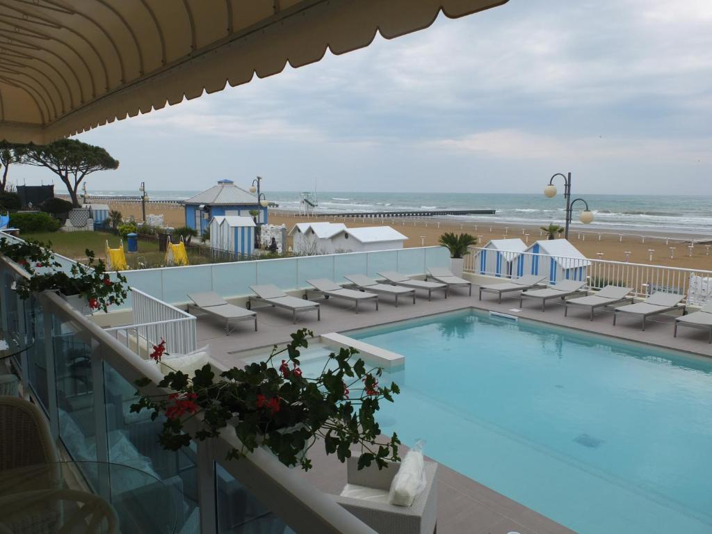 Hotel Canarie Lido di Jesolo Exterior foto